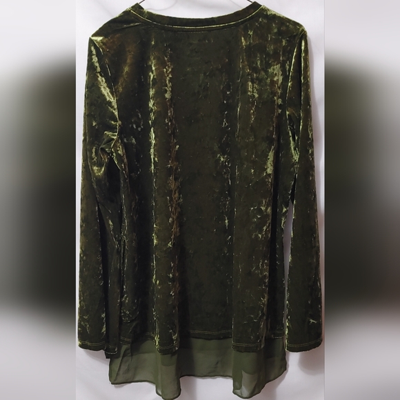 LOGO by Lori Goldstein Knit Crushed Velvet Top w/ Chiffon Hem  Size Med NWOT - Picture 3 of 8